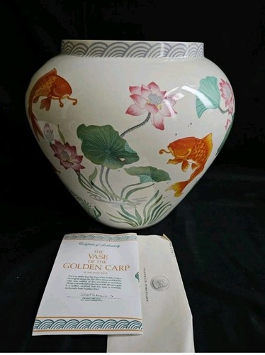 The vase - golden,
