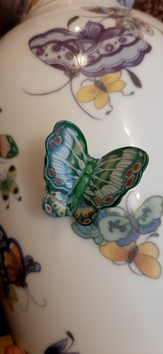 Vase hundred butterflies - of,