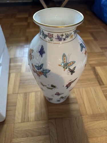The vase one hundred - one,