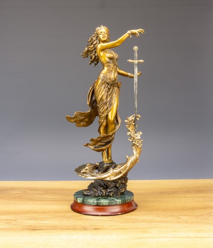 Franklin mint bronze - mint, figure
