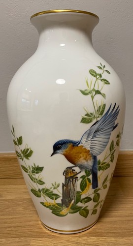 Franklin mint porcelain vase - franklin,